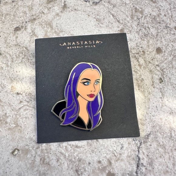 Anastasia Beverly Hills Enamel pin - Picture 2 of 4